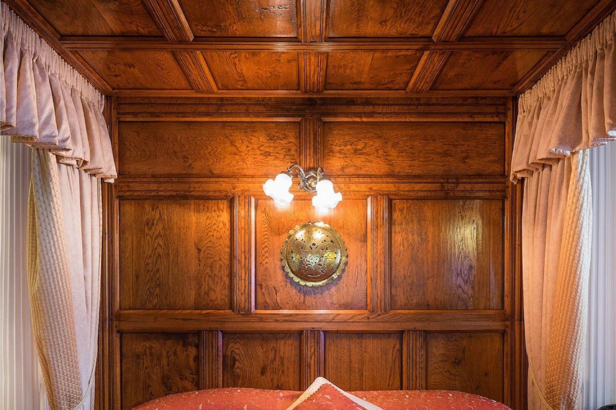 Two Bridges Hotel 외부 사진